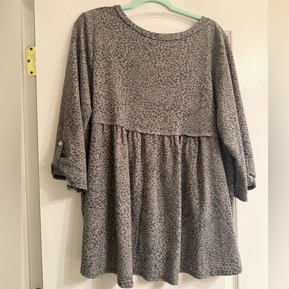 Chic Soul We Got The Party Babydoll Top in Charcoal Leopard - size 1X - Picture 4 of 6